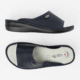 Les tongs des femmes de la Marine avec un insert en cuir bleu 1