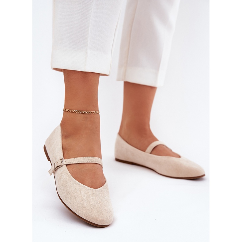 Ballerines plates avec une ceinture beige en daim eco 2