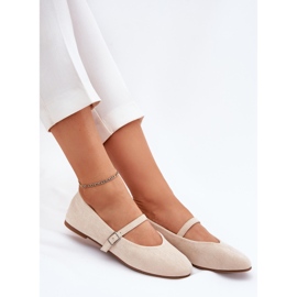 Ballerines plates avec une ceinture beige en daim eco 8