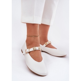 Ballerines féminines avec une ceinture et des épingles dorées blanches 2