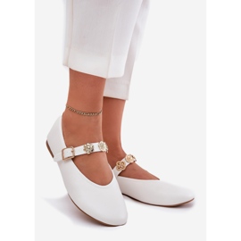 Ballerines féminines avec une ceinture et des épingles dorées blanches 1