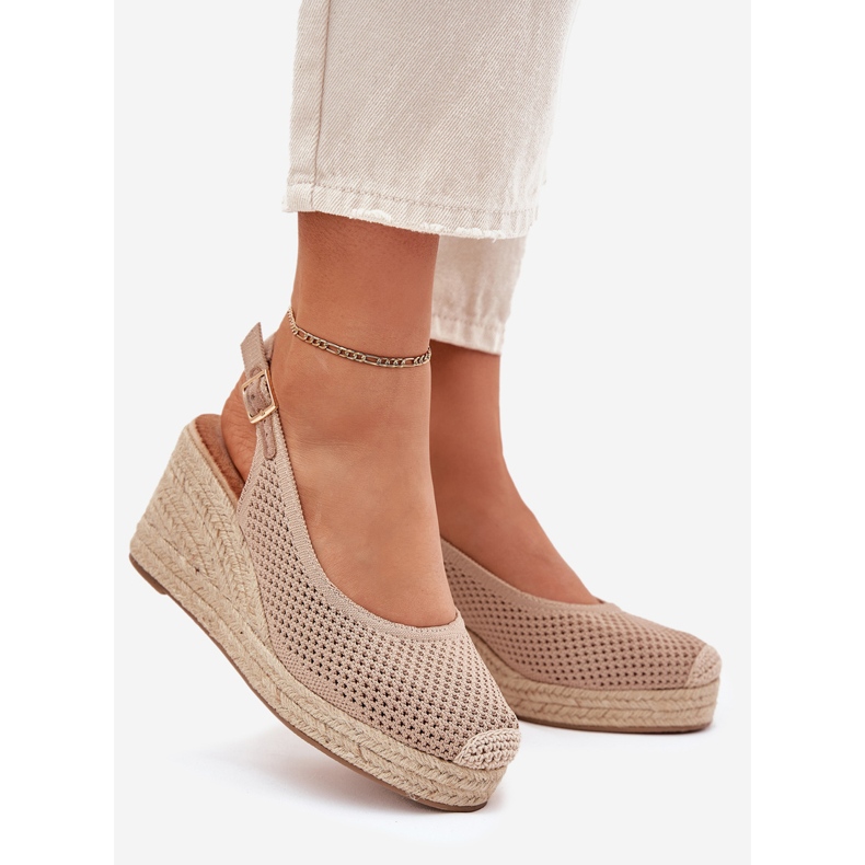 Sandales féminines pour coin avec une tresse d'obscurité beige 1