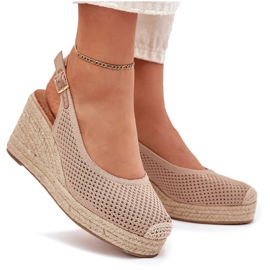 Sandales féminines pour coin avec une tresse d'obscurité beige 9