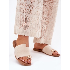 Les tongs plats des femmes avec des détails dorés beige 2