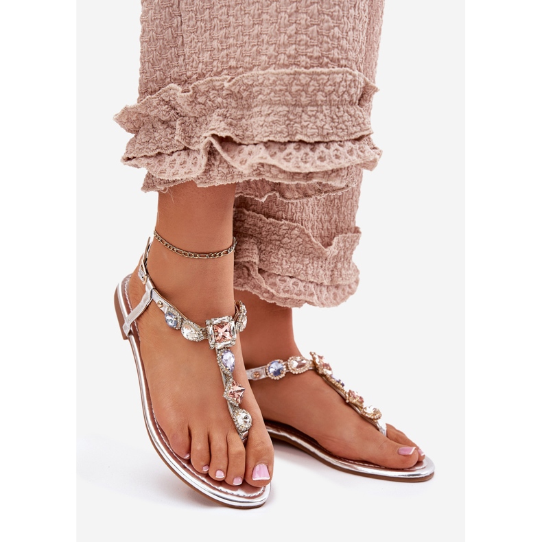 Sandales féminines à thèmes avec des cristaux argentés 1