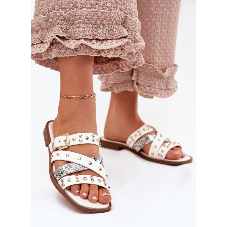 Les tongs pour femmes à thèmes pour femmes décorés avec des rayures et une pince blanche 2