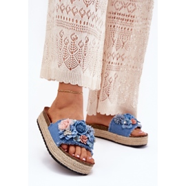Les tongs pour femmes sur la plate-forme avec des fleurs tresses et bleues 2 Les tongs pour femmes sur la plate-forme avec des fleurs tresses et bleues 2
