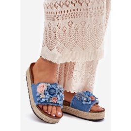 Les tongs pour femmes sur la plate-forme avec des fleurs tresses et bleues 1