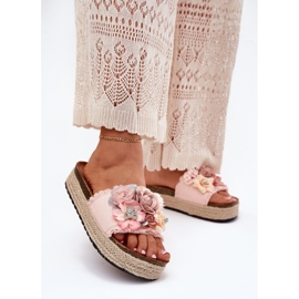 Slippers pour femmes sur la plate-forme avec des fleurs roses 2 Slippers pour femmes sur la plate-forme avec des fleurs roses 2