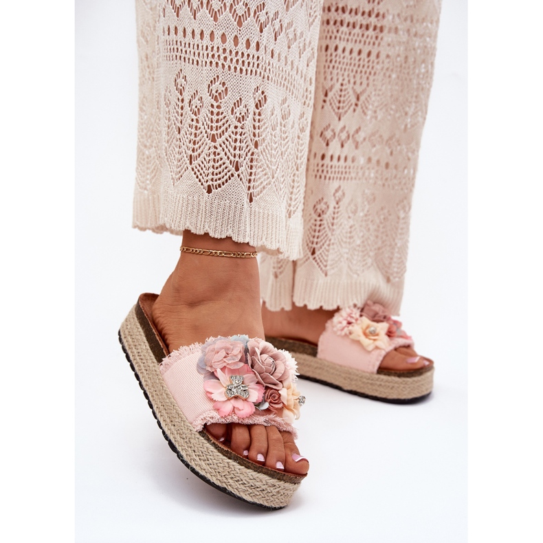 Slippers pour femmes sur la plate-forme avec des fleurs roses 2 Slippers pour femmes sur la plate-forme avec des fleurs roses 2