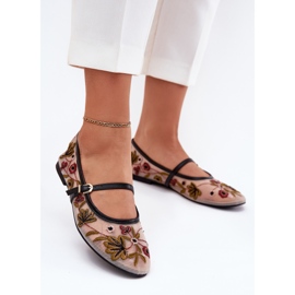 Ballerines avec broderie et ceinture noire 2