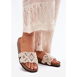 Les tongs pour femmes sur la plate-forme de liège beige 1
