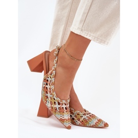 Sandales avec tresse sur le post multicolore jaune 6