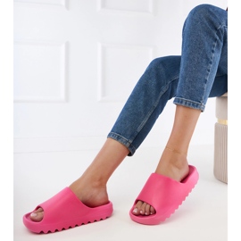 Les tongs en caoutchouc des femmes roses 1