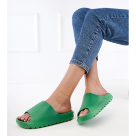 Les tongs en caoutchouc des femmes vertes 2