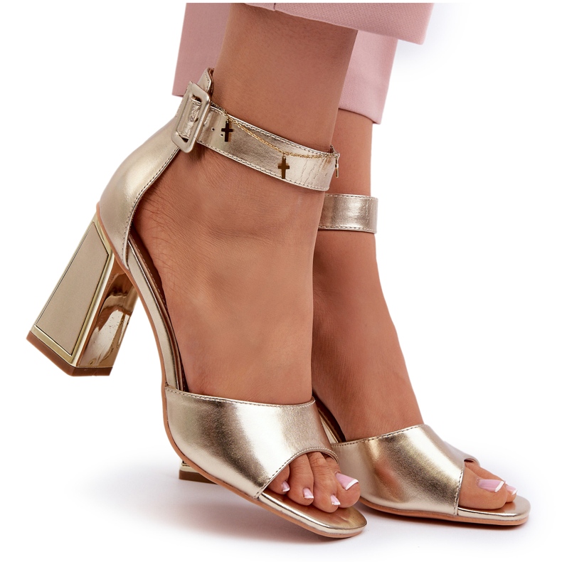 Evento Sandales à talons hauts dorées pour femmes élégantes d'or 4 Evento Sandales à talons hauts dorées pour femmes élégantes d'or 4