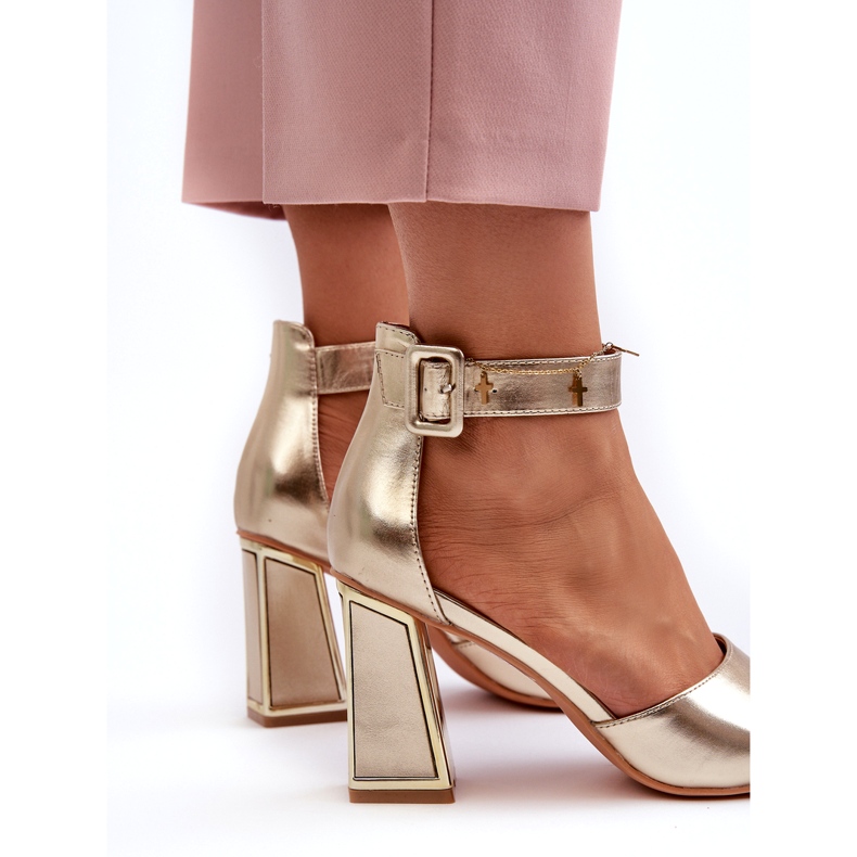 Evento Sandales à talons hauts dorées pour femmes élégantes d'or 2 Evento Sandales à talons hauts dorées pour femmes élégantes d'or 2