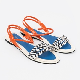 Sandales multicolores sur une semelle plate 3