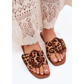Les tongs plats des femmes avec une boucle de léopard décorative brun 5