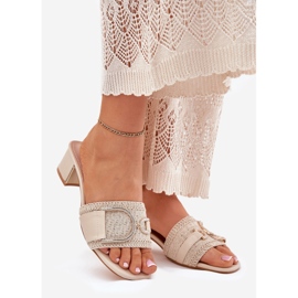 Talons hauts pour femmes avec un détail décoratif beige 1 Talons hauts pour femmes avec un détail décoratif beige 1