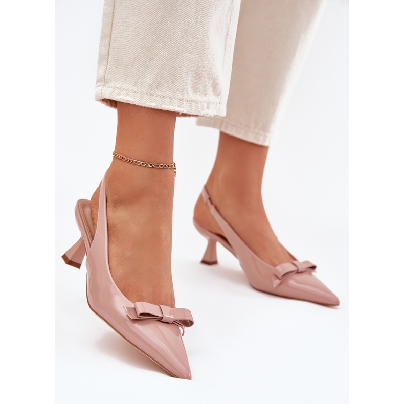 Sandales verni sur une épingle avec un arc nu beige 2