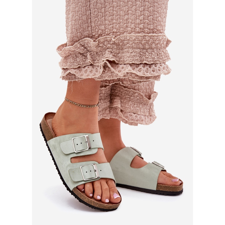 Les tongs pour femmes sur la plate-forme de liège-pinces à menthe vert 1