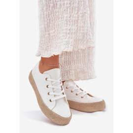 Baskets pour femmes sur la plate-forme avec une tresse blanche 1 Baskets pour femmes sur la plate-forme avec une tresse blanche 1