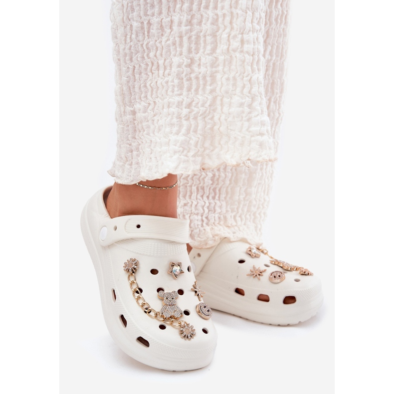 Les tongs de mousse pour femmes avec des épingles blanches 1 Les tongs de mousse pour femmes avec des épingles blanches 1