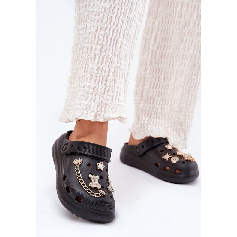 Slippers de mousse pour femmes avec épingles noires 2