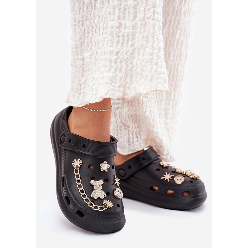 Slippers de mousse pour femmes avec épingles noires le noir 1 Slippers de mousse pour femmes avec épingles noires le noir 1