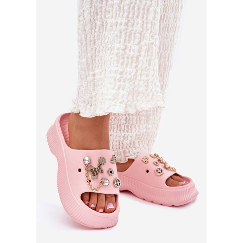 Les tongs de mousse pour femmes avec des épingles dorées roses 1 Les tongs de mousse pour femmes avec des épingles dorées roses 1