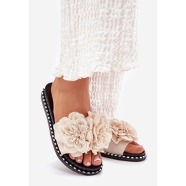 Les tongs des femmes avec des fleurs matérielles beige 1