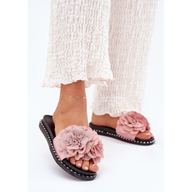 Les tongs des femmes avec des fleurs de tissu rose 2