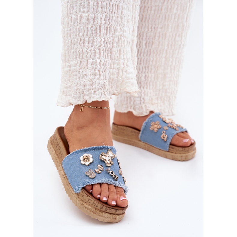 Slippers pour femmes avec épingles dorées sur la plate-forme bleue 2 Slippers pour femmes avec épingles dorées sur la plate-forme bleue 2