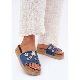 Les tongs pour femmes avec des épingles d'or sur la plate-forme bleu marine 2