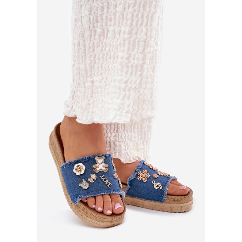 Les tongs pour femmes avec des épingles d'or sur la plate-forme bleu marine 1