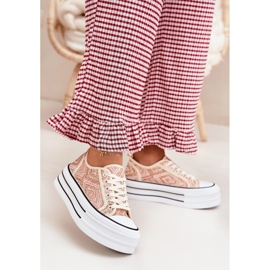 Baskets féminines basses sur la plate-forme rose 2