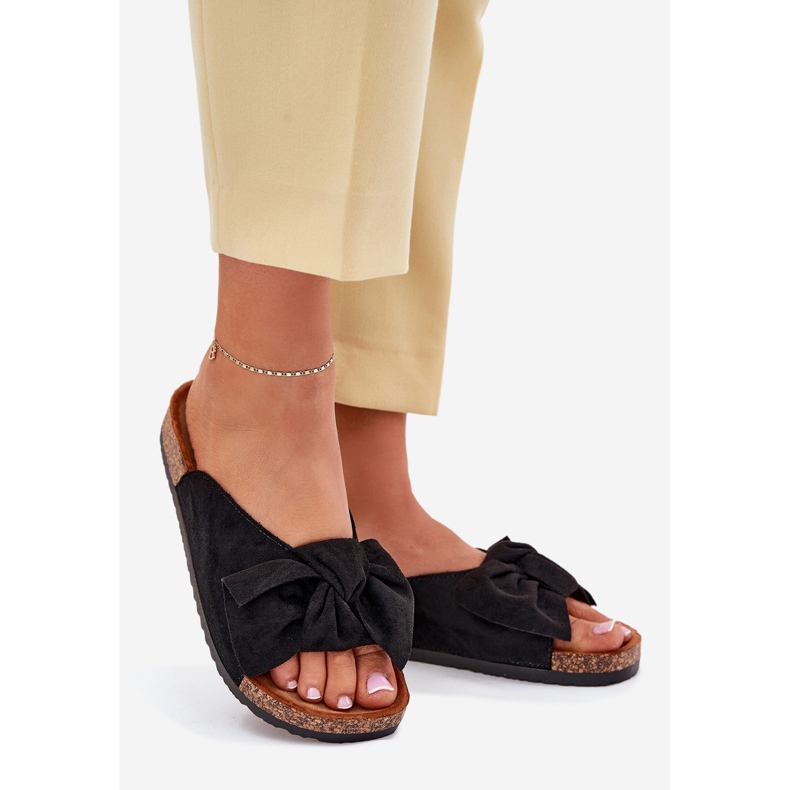 Slippers pour femmes sur une semelle de liège avec un arc noir 1