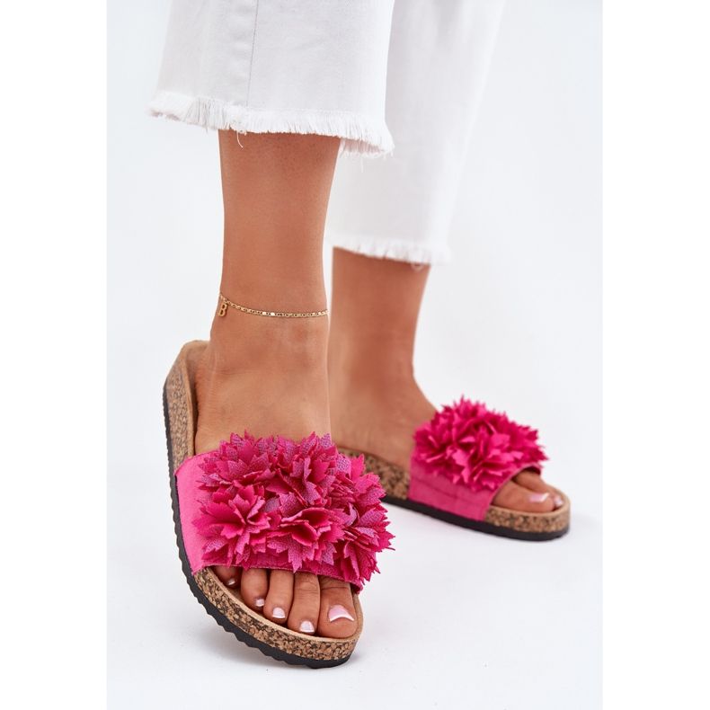 Les tongs des femmes sur une semelle de liège avec des fleurs fuchsia rose 2