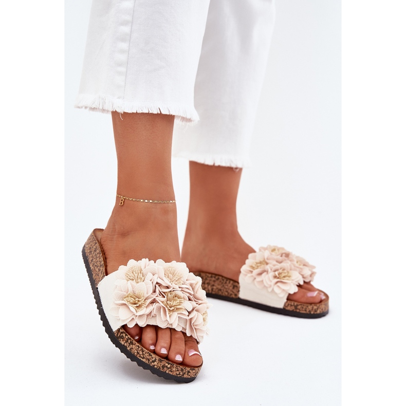 Slippers pour femmes sur une semelle en liège avec des fleurs beige 2