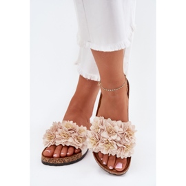 Slippers pour femmes sur une semelle en liège avec des fleurs beige 3