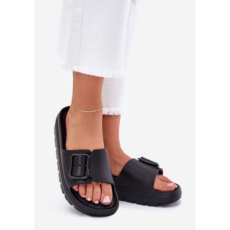 EVento Slippers de mousse pour femmes sur la plate-forme avec une pince noire le noir 1