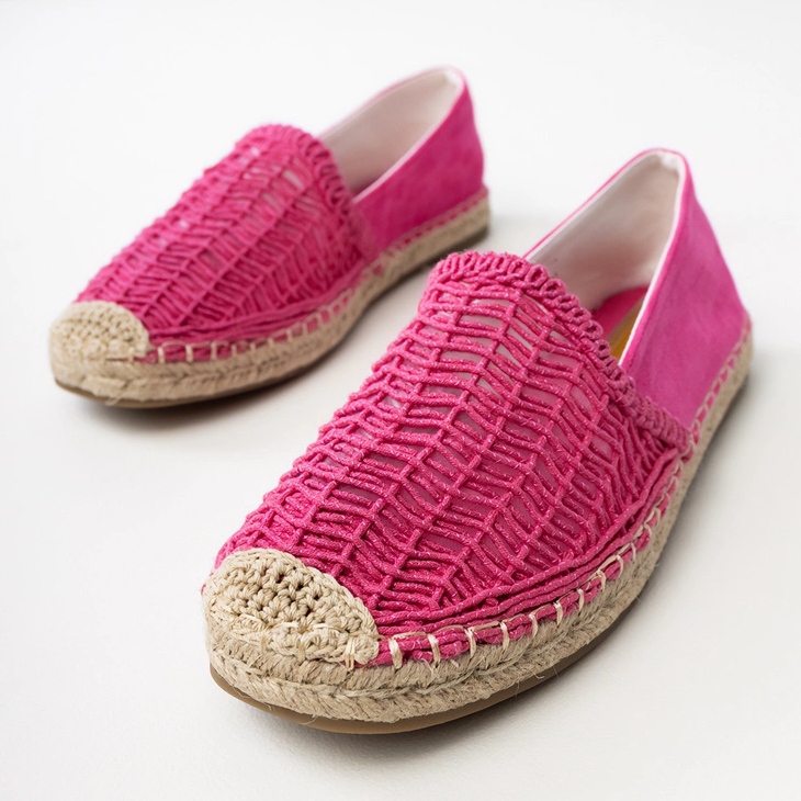 Espadrilles ouvertes roses sur la plate-forme 1