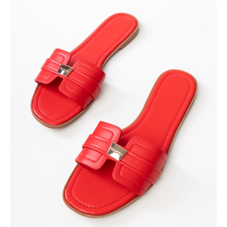 Slippers des femmes rouges avec un ornement sur la ceinture 2