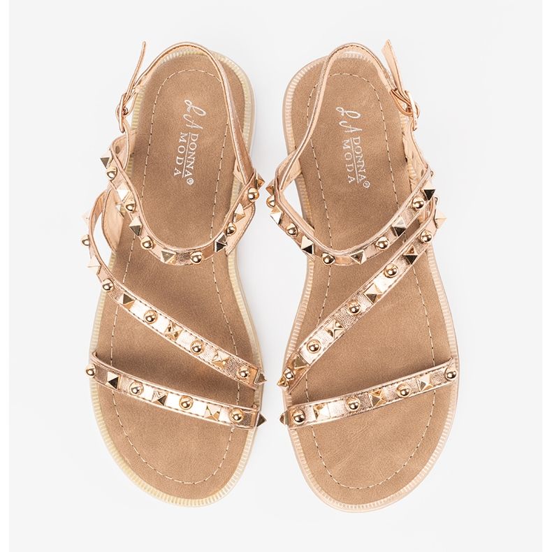 Sandales féminines d'or avec des goujons 1
