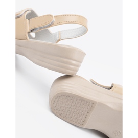 Shelvt Sandales beige des femmes avec un insert en cuir 1
