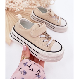 Baskets des filles avec un ours beige à épingle doré 5