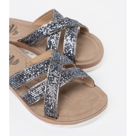 Les tongs métalliques pour femmes sur une semelle plate argent 1