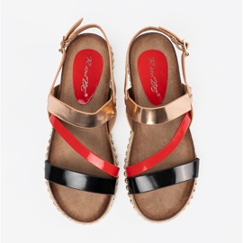 Sandales féminines avec une semelle décorée doré 2