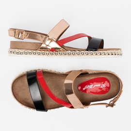 Sandales féminines avec une semelle décorée doré 1